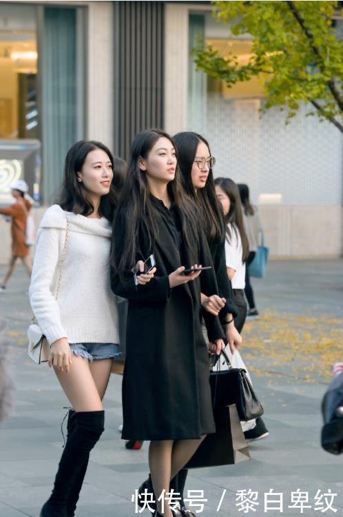 美女:大衣配美女,好看又时髦,街拍:图1小姐姐这应该是大胆炫腹吧
