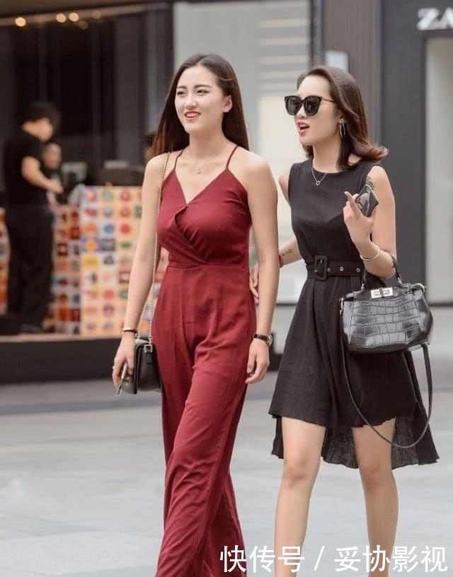  [增添]清新唯美的连衣裙漂亮大气，也为你增添一丝时尚的灵动