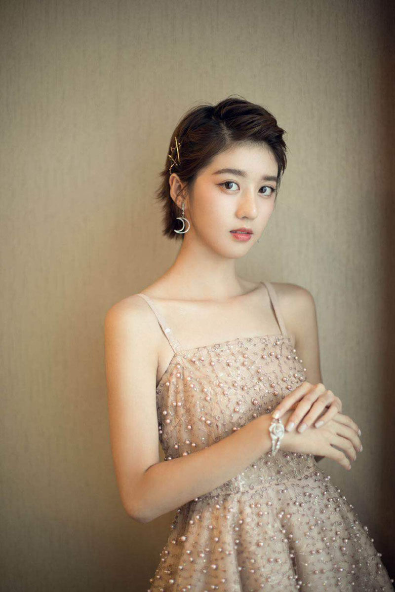 李凯馨性感优雅活动写真图片