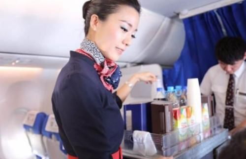 飞机上有3样东西是免费的,空姐:经常坐飞机的,不知道就亏了!