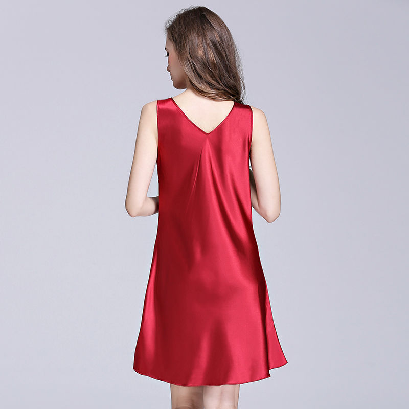 就喜欢这样的面料,软软的,滑滑的!老公送的睡衣真是棒呆了