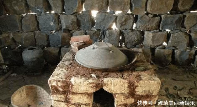 专家提议为了环保“禁止”农民用土灶，看完后，农民们彻底怒了