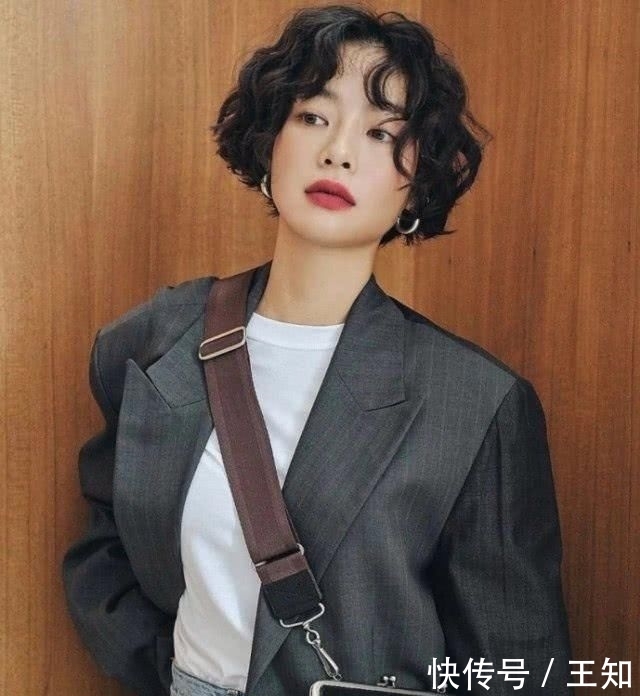  『女生』能够让女生“完全变样”的4款发型，过年这样做，亲戚都夸美