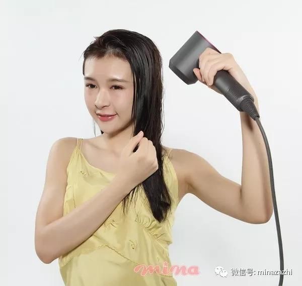 发型｜头发扁塌的救星！3个急救小妙招 轻松拥有蓬松柔顺的时髦造