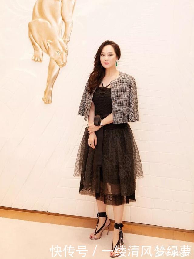 婚纱■香港“败金女”章小蕙,华丽回归女王范十足,靠时尚魅力还清巨债
