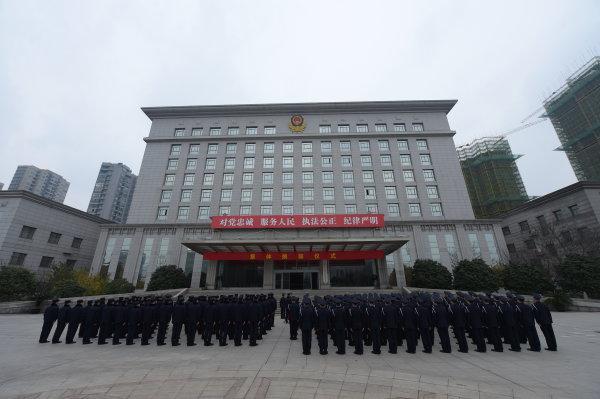 省出入境边防检查总站民警集体换装