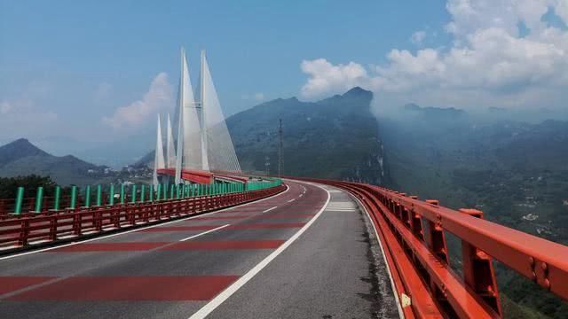 世界上最高的大桥，相当于200层高楼，给云贵人民带来了福音
