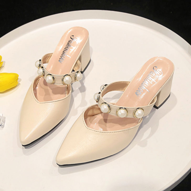 每个女神都有一双这样的尖头高跟鞋，显高挑，优雅气质轻松穿出来