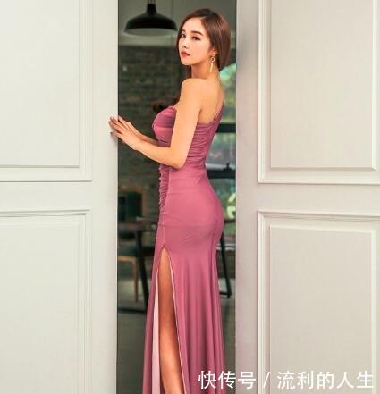 颜值满分的紧身裙美女，尽情绽放成熟女人别样的魅力！