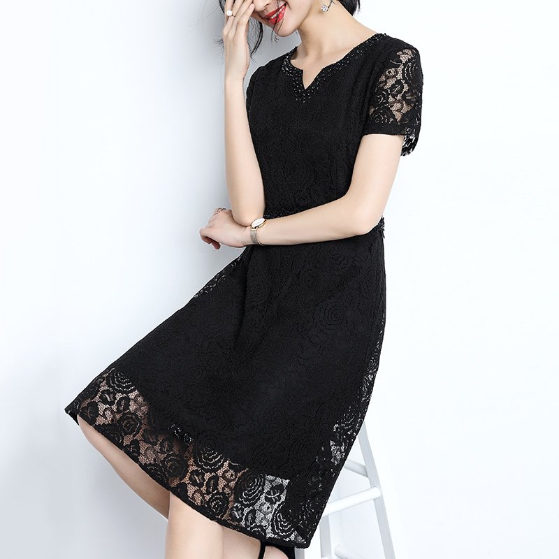 有一种性感,叫“蕾丝裙”,若隐若现的气质,连背影都过分吸睛