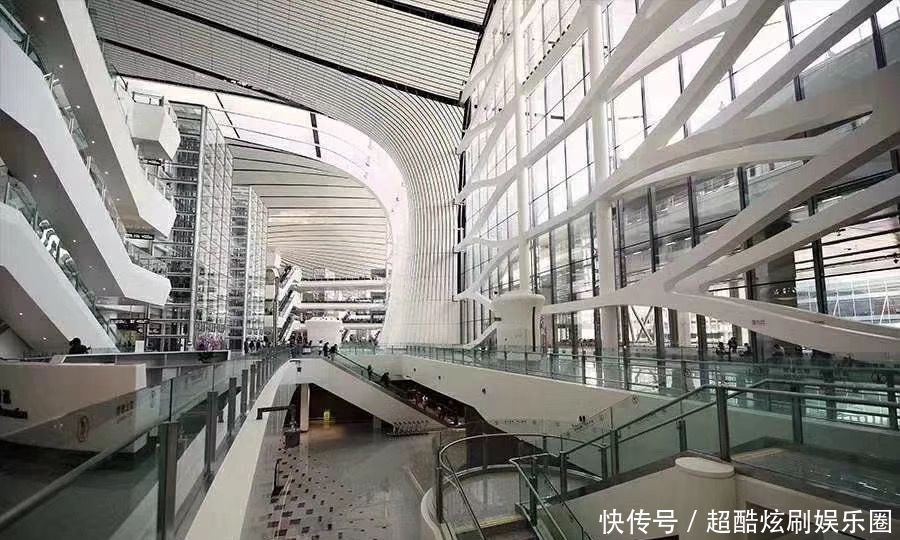 北京大兴机场游客比旅客多20倍，网友吐槽早晚的航班交通不便