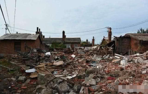  #农户#农村有宅基地和房子，户口是城市的，如果拆迁分房，有资