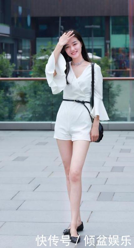 『时尚』街拍丸子头美女温婉优雅的穿搭,时尚又大气