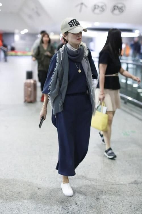 低俗:马伊琍身材不丰腴却赢在骨感,穿透视连衣裙秀身材,性感又不低俗