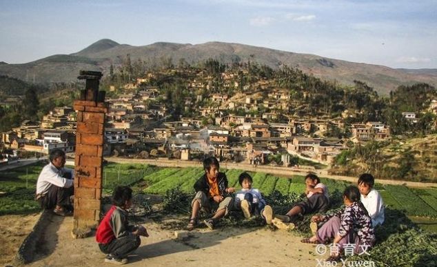 云南这个城子村百家相连,你家屋顶我家庭院,那是故乡的原风景