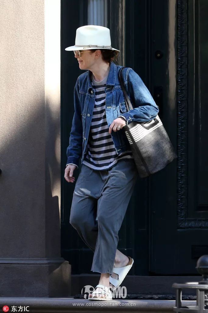 海魂衫要配上白牛仔才最有颜