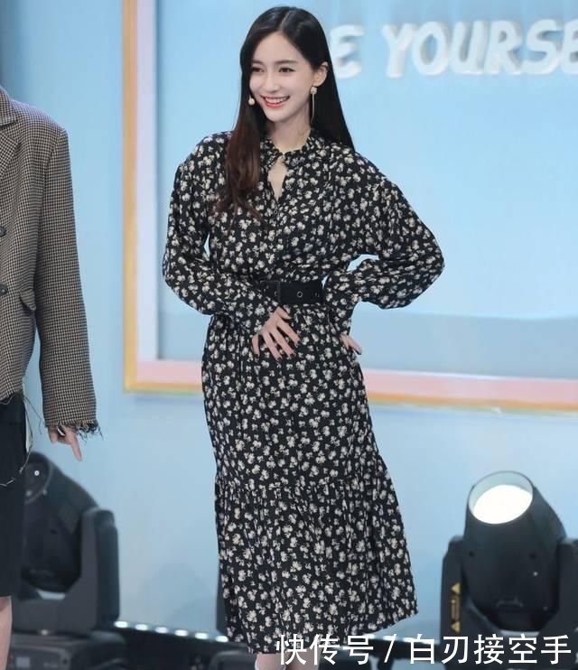 『花朵』2020开春 流行穿“开满花”的裙子,谁穿谁美!