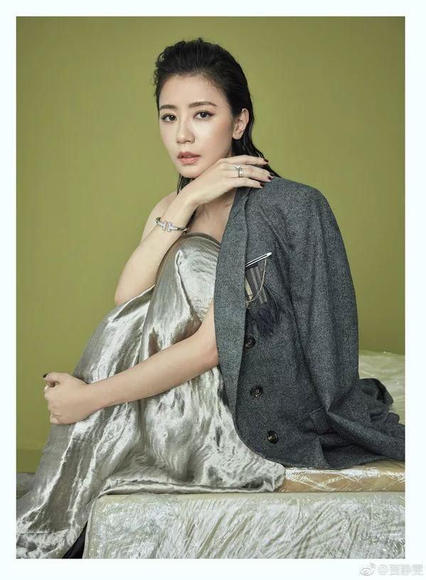 不信｜42岁贾静雯颜值有Bug了？原来这个地方有道纹真的会显老