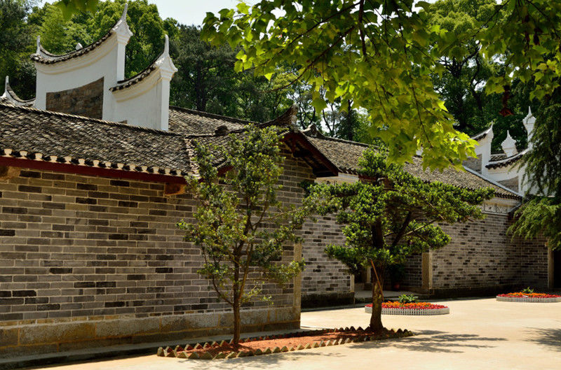 任弼时故居:汩罗山水毓奇英，忧国忧民此一生