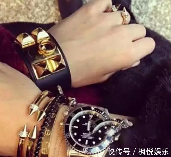 「繁琐的首饰」过了40岁女性,尽量少戴这4种首饰,太掉档次,容易招人笑话