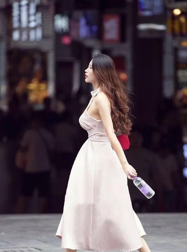 「女性」时尚高跟凉鞋穿搭,让女性显得高挑又有魅力