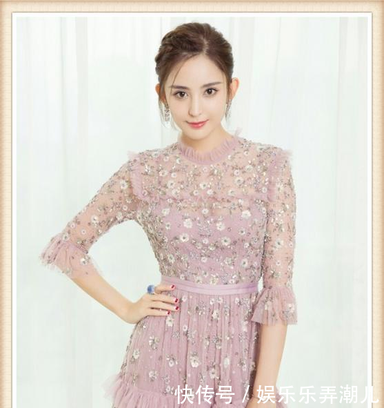 深V裙只服古力娜扎！中间仅靠一块遮羞布，网友这也太撩人了！