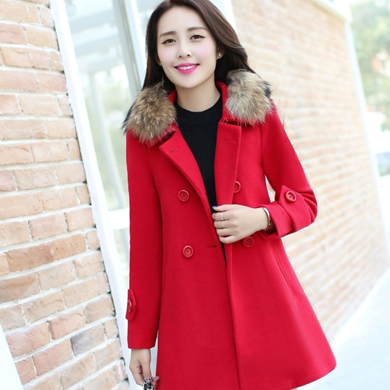 羽绒服不流行了，今年流行呢大衣+小短靴，洋气还不贵