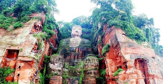 欣赏国内外的8座大型石雕，令人惊叹的是一种气势！