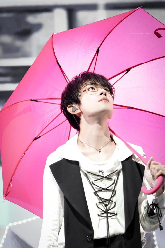 易烊千玺演唱会有多少座位