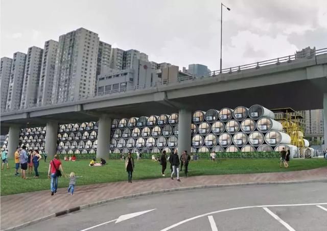 11平能住2人，香港继“棺材房”后又出“水管房”