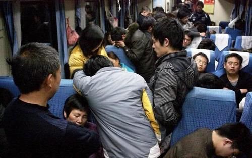  #国铁#年关春运在即，国铁负债近5.3万亿，为何火车票20年没涨价