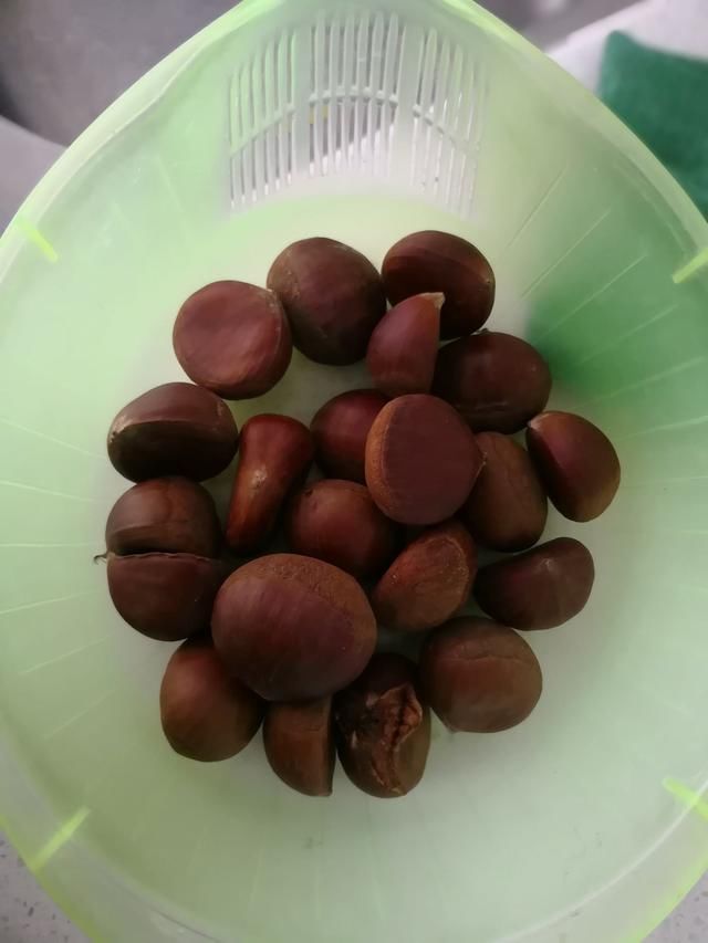 在家怎么自己做糖炒栗子 t0195f04f85c2665291.jpg
