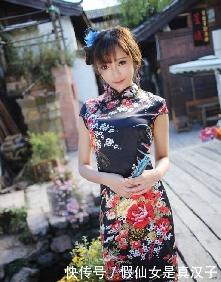  #演绎#旗袍才是真正时尚的衣服，看看美女的旗袍演绎，处处亮点！