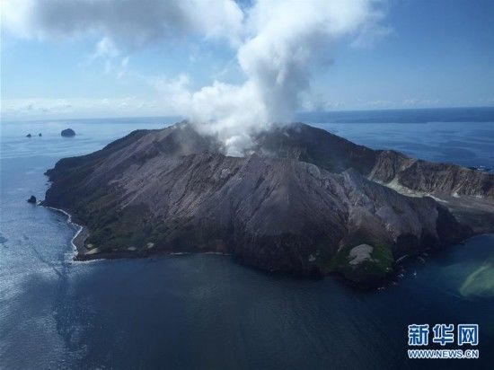 新西兰怀特岛火山突然喷发已致一人死亡