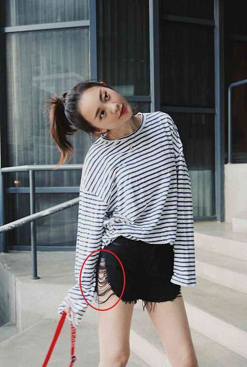 她因爆料赵丽颖陈晓恋情被封杀，穿黑色短裤旁边全部挖成洞