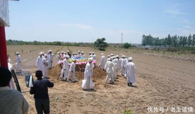 火葬省力又省钱，农民为什么不愿意老农三句话，听得专家也无奈