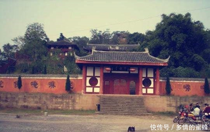 晚唐诗人崔涂来四川肖溪古镇后，写下一首《春游冲相寺》