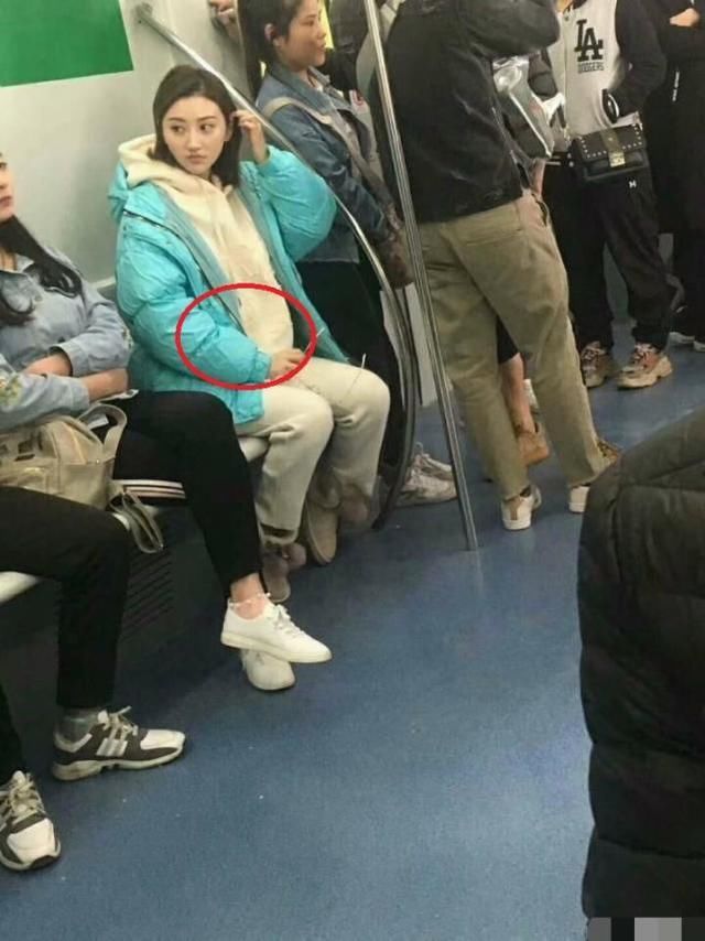 倪妮分手后首晒照，各自安好|景甜方辟谣婚讯:假消息!