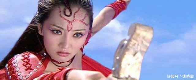 七仙女变身准备大战的时候很帅气，现在才发现穿的竟然是短裙靴子