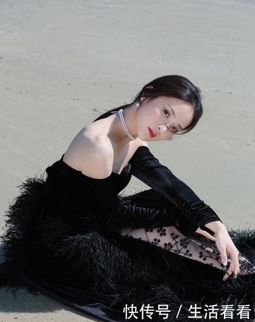 『 出演』如今穿抹胸黑天鹅礼裙，美到不敢认，接替宋祖儿出演《全职高手》