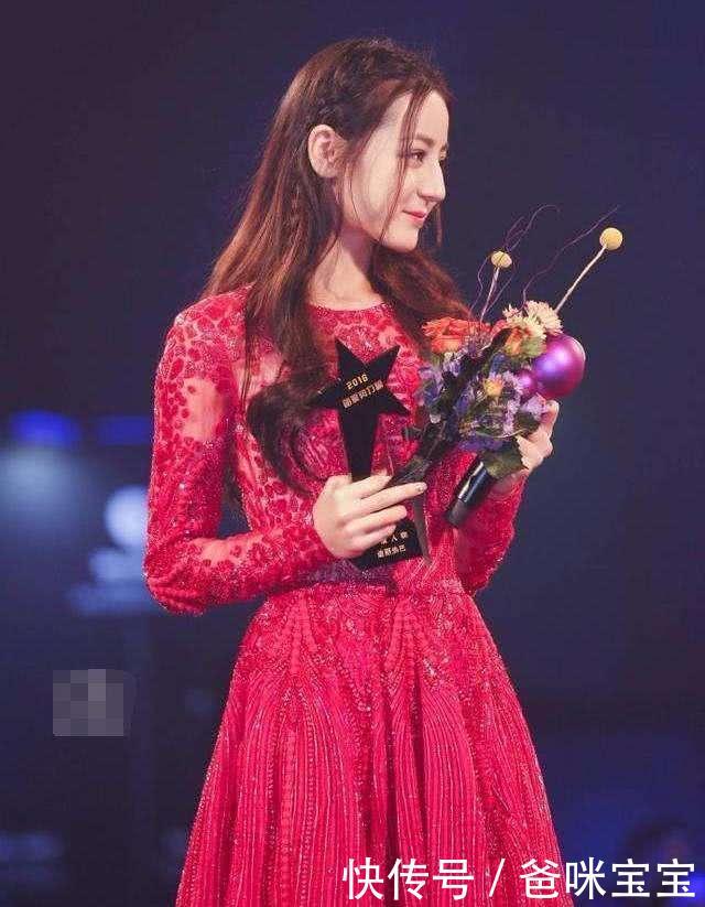 杨幂后继有人了！迪丽热巴红裙惊艳全场，李沁这身才是深藏不露！