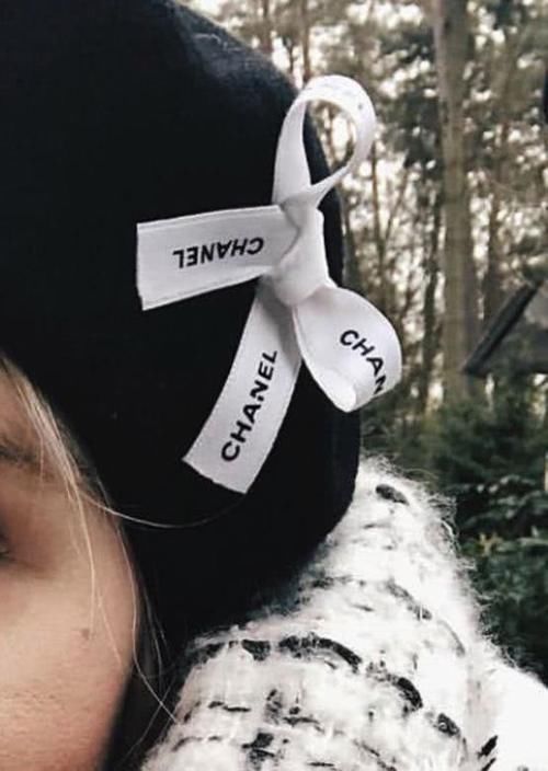  【少女】不能扔！Chanel、Dior 包装丝带除了绑头发外，还可以这样用！