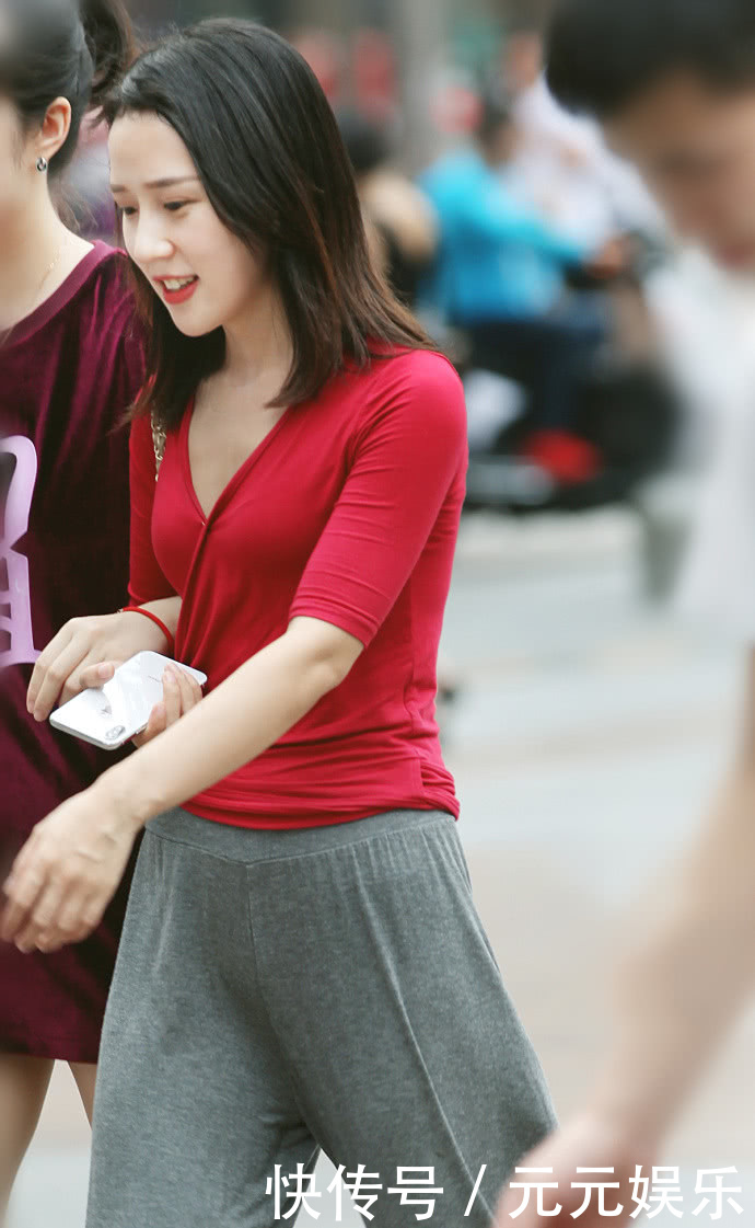 重庆街拍，让人怦然心动的魅力穿搭，你喜欢吗？