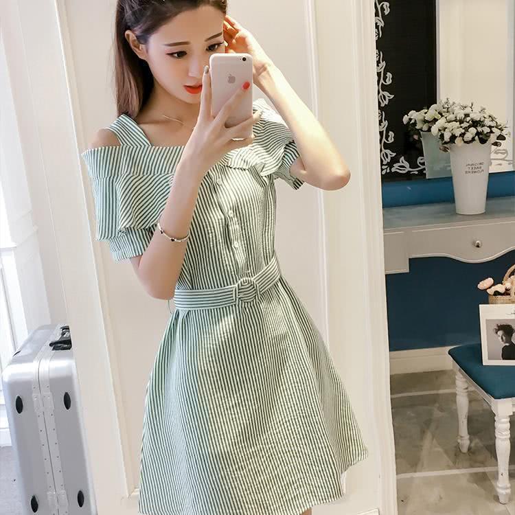 小个子小姐姐这样穿裙子，自带淑女气质，清新靓丽又显白！