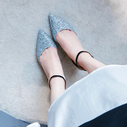 闺蜜结婚穿了这样的“亮片”高跟鞋，璀璨夺目，瞬间吸引全场目光