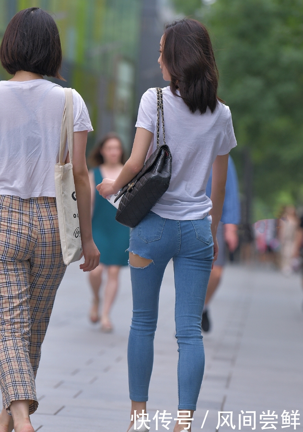 「性感」漂亮性感的牛仔裤美女,大长腿总是那么吸引人