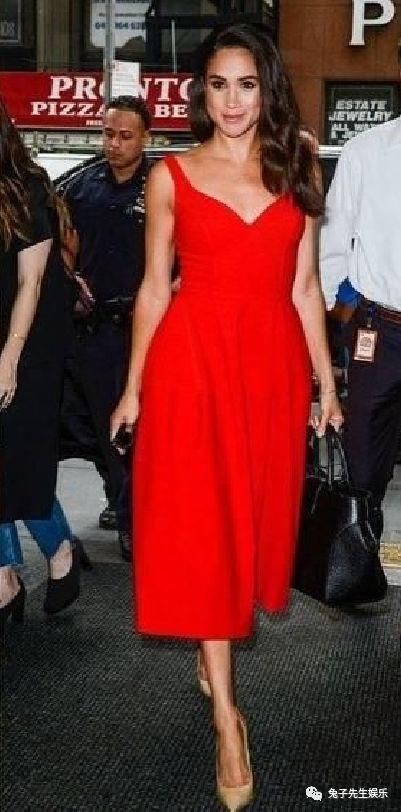 梅根王妃为何总是穿不合脚的鞋子，原因竟跟凯特王妃有关！