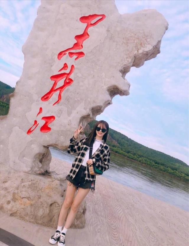 沈梦辰范儿最近不错，越发招人喜欢了，我的姐你咋又瘦了