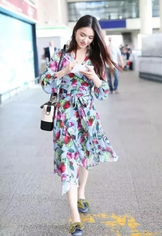 这条裙子人人都有，但80%的人都穿成了村姑！有时候土不是你的错