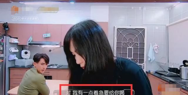  动容■林丽吟知道吴尊的不容易，握住他的手连说“辛苦你了”，让人动容